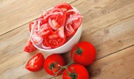 Krem z pomidorów z jogurtem naturalnym
