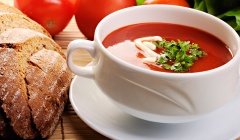 Ugotuj zupę! Oto 5 powodów, dla których warto ją jeść