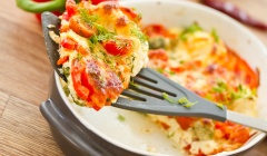 Omlet z mozzarellą i pomidorami