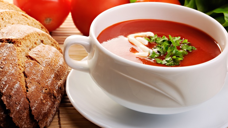 Ugotuj zupę! Oto 5 powodów, dla których warto ją jeść